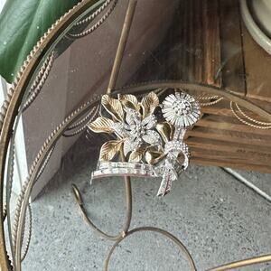 Vintage Floral Rhinestone Brooch Clip – Gold & Silver Tone